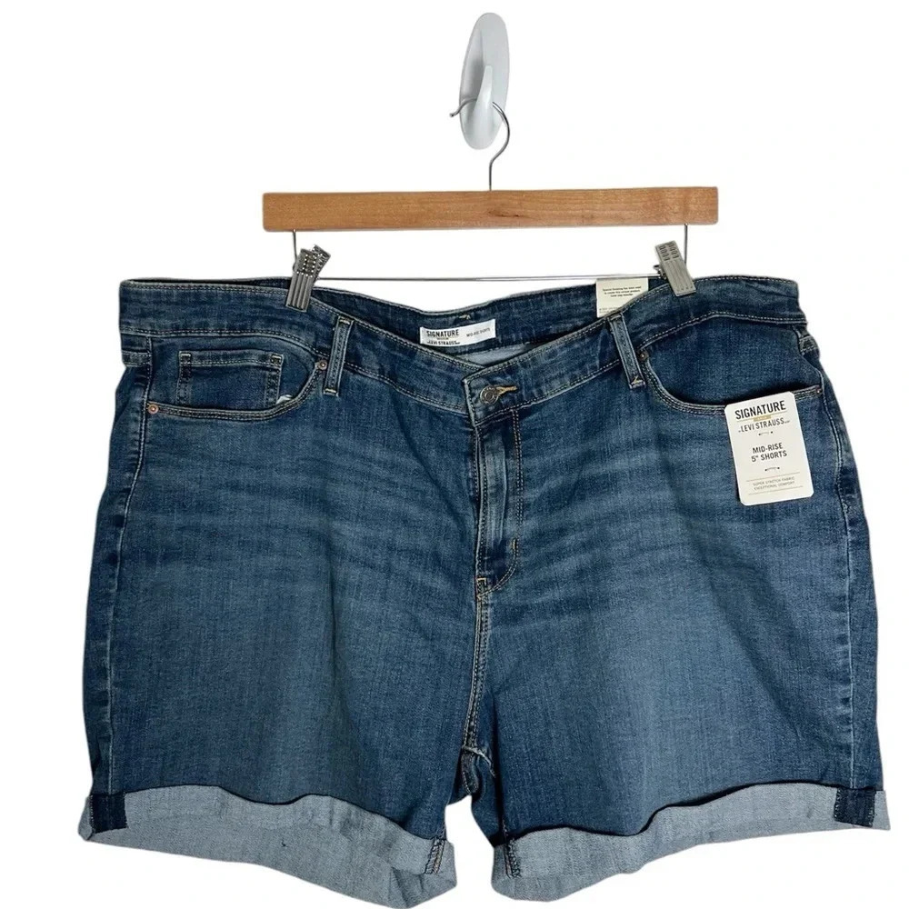 Signature by Levi Strauss Women’s Mid Rise Jeans Size 22